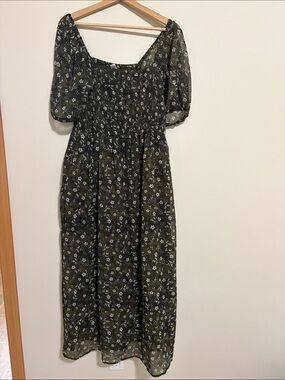 ♻️ Old Navy Olive Green Floral Maxi Dress with Puff Sleeves